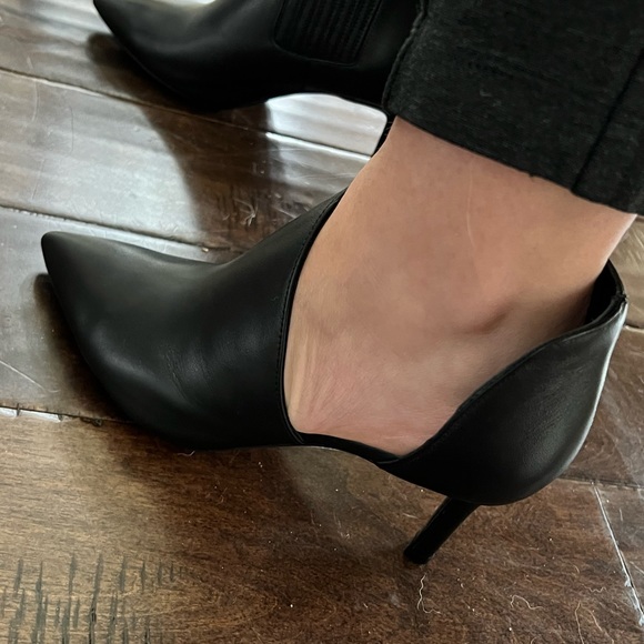 New! Womens Aquatalia Black Leather Pointy Ankle boot - Picture 7 of 7